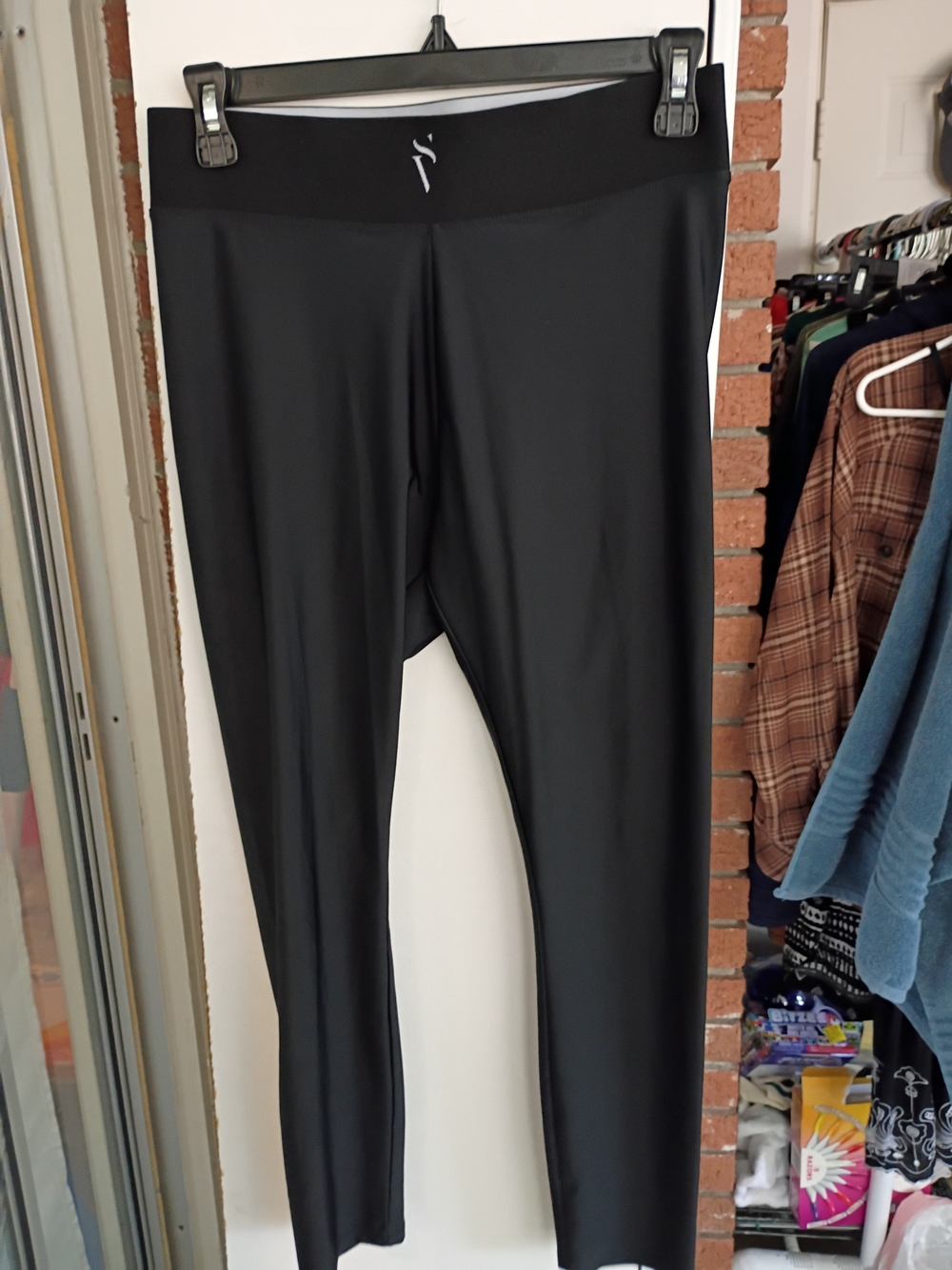 Sleek High-Rise Black Leggings with Subtle Waist Logo